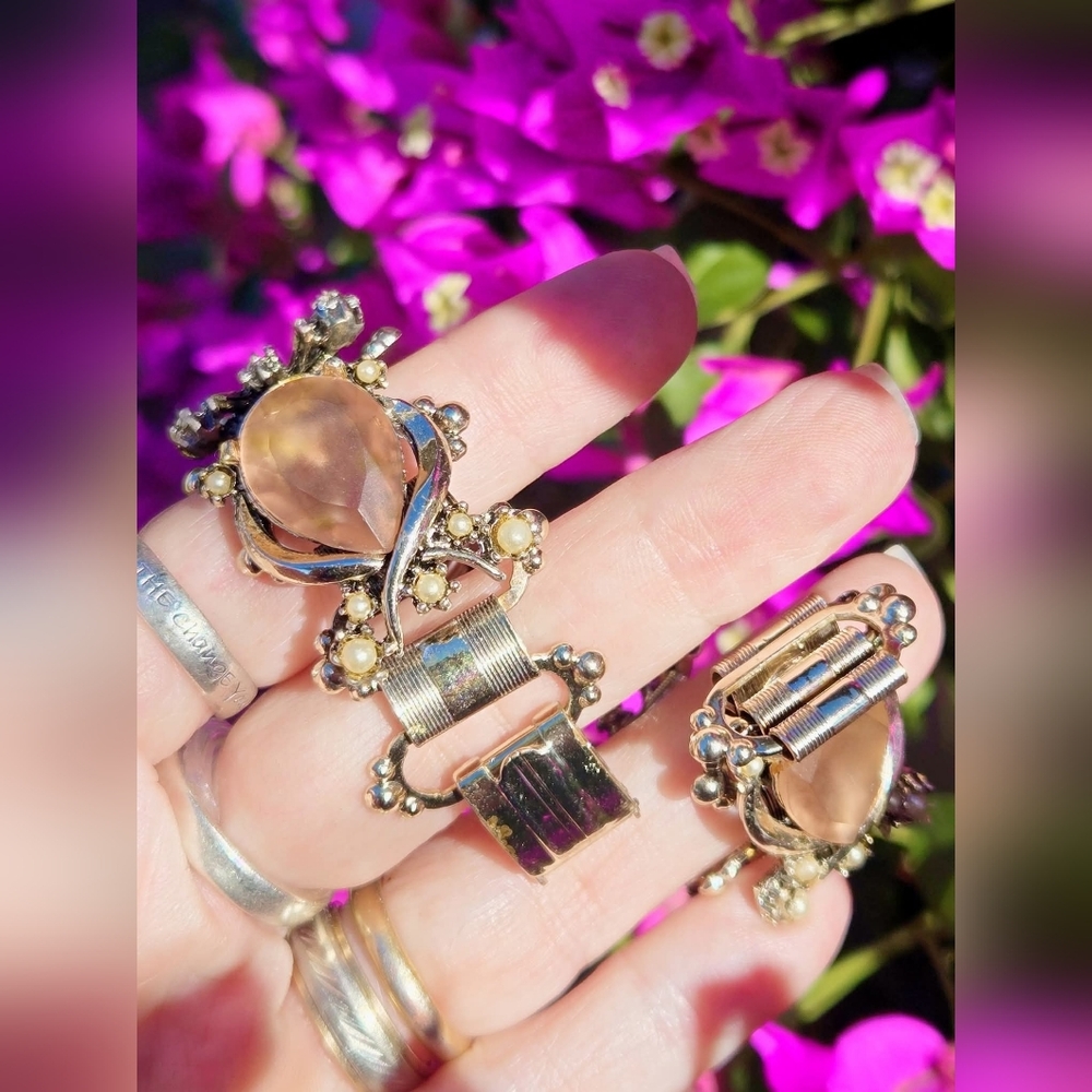 Victorian Revival Opaque Peach Teardrop Glass Bracelet - Picture 3 of 4